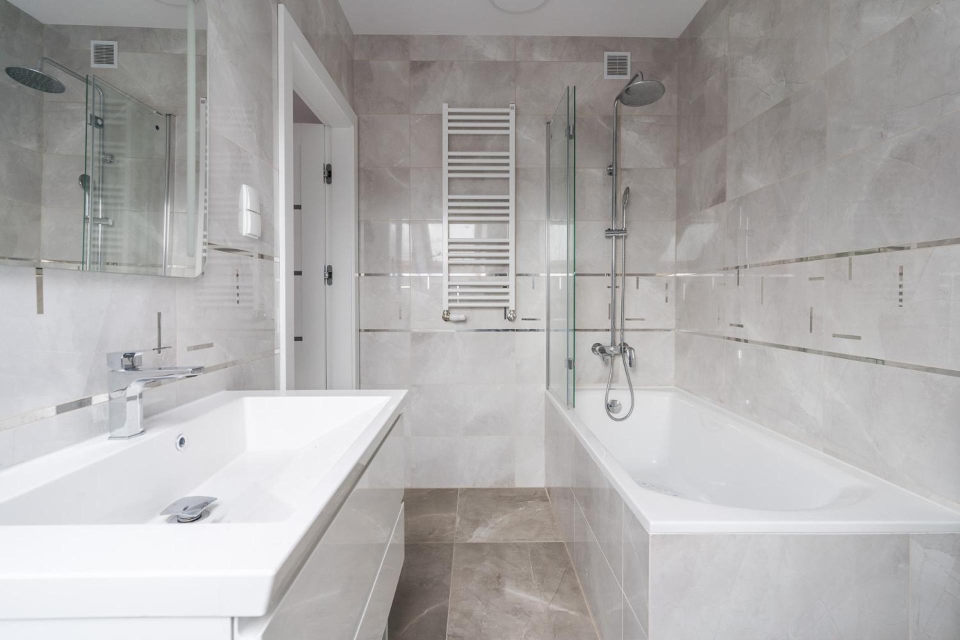 Apartment Mit Kueche Und Bad In *