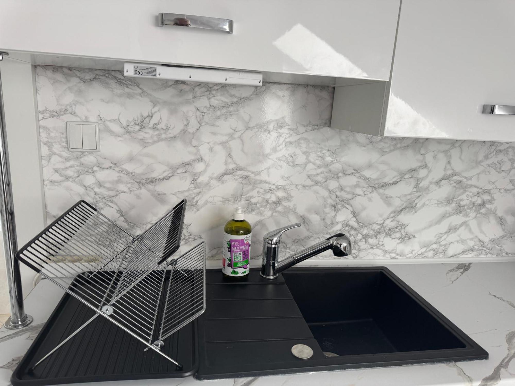 Mit Kueche Und Bad In Apartament