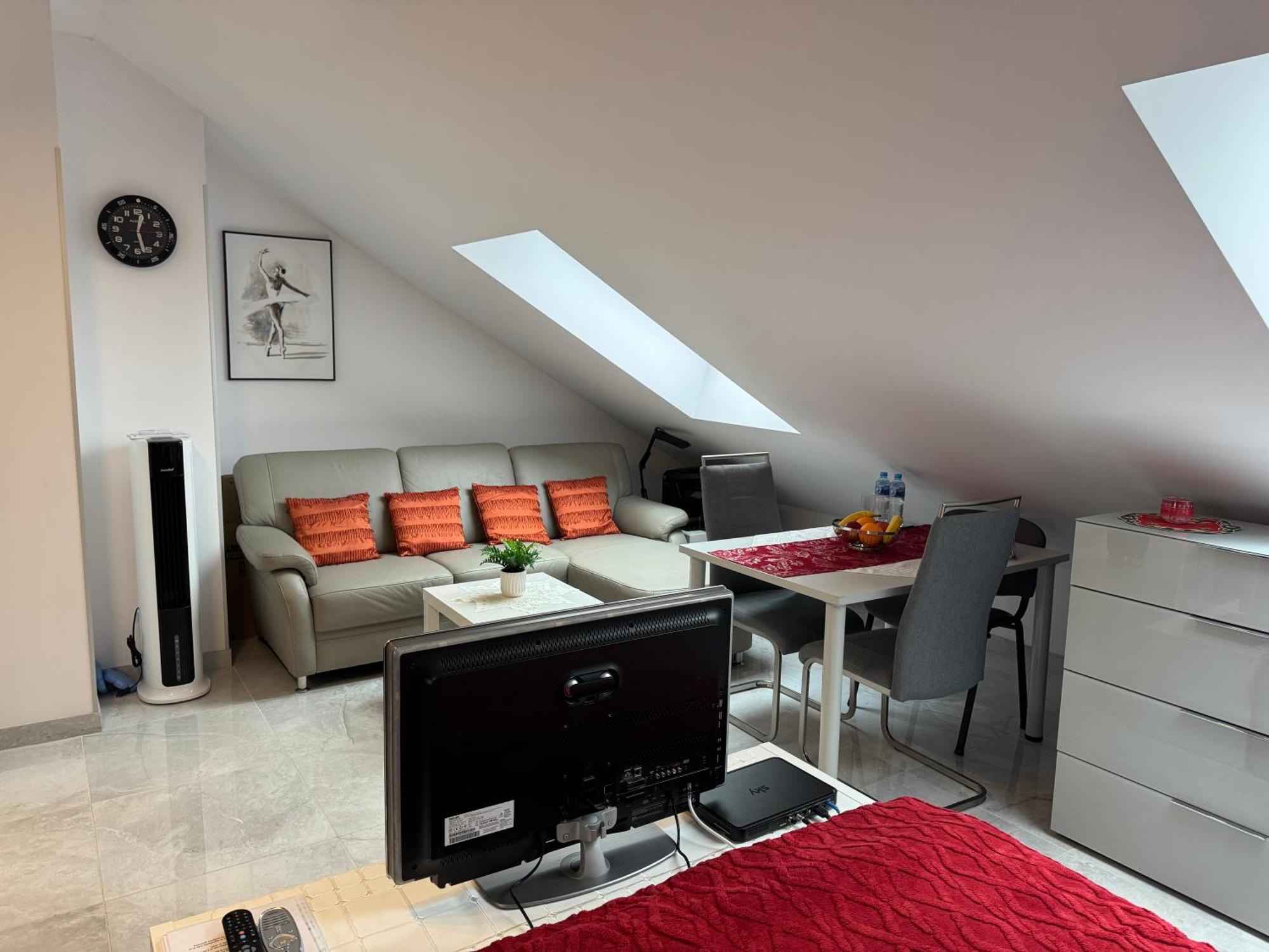 Mit Kueche Und Bad In Apartamento *